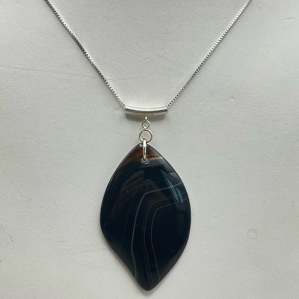 Elegant Black Pendant Necklace